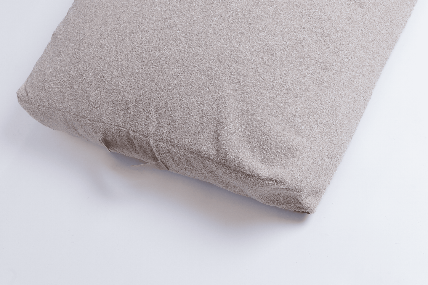 orthopädisches hundebett in beige Teddyfell von der oben mit Haltegriff