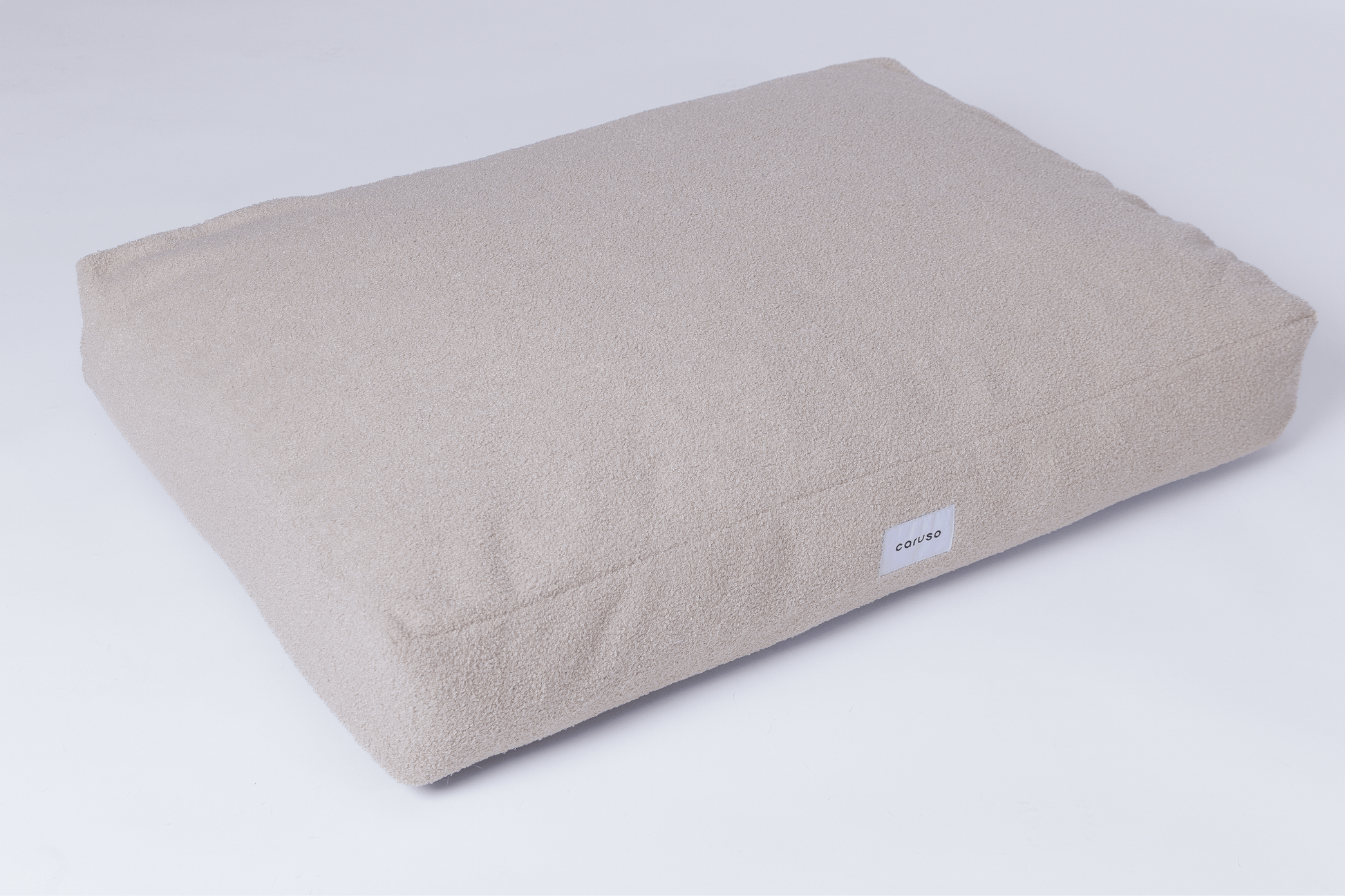 orthopädisches hundebett in beige Teddyfell von der Seite
